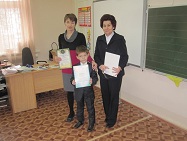Награждение коллективов 1-х классов за выступления на фестивале «Защитникам Отечества посвящается»